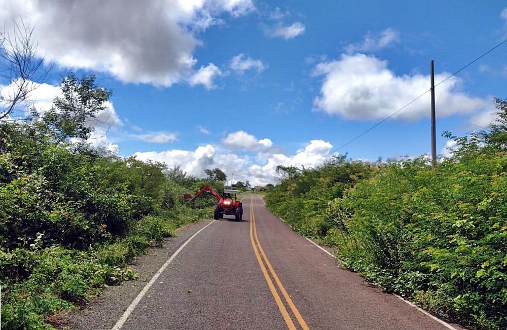 Foto/Reprodução: Governo do Estado do Piauí (Serviço mecanizado na rodovia que liga as cidades de Caraúbas, Caxingó e Estreito)