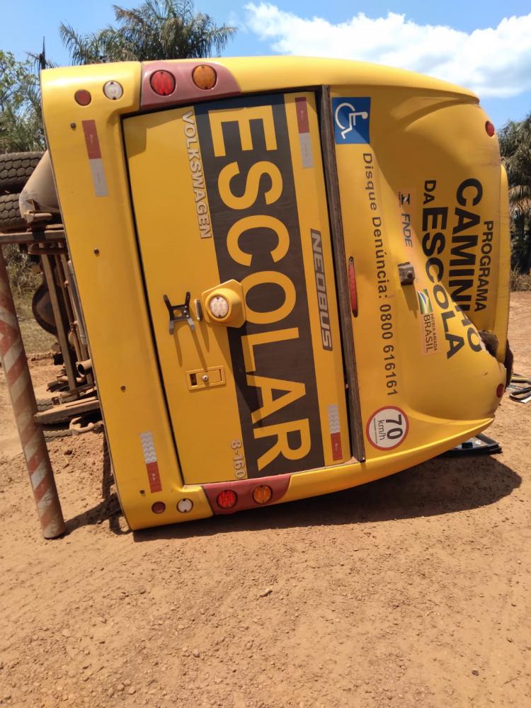 Adolescente morre em acidente de ônibus escolar na zona rural de José de Freitas-PI: Prefeitura da cidade vai apurar o caso