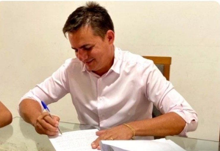 Prefeito de Jatobá sancionou lei que complementa o piso salarial da enfermagem 