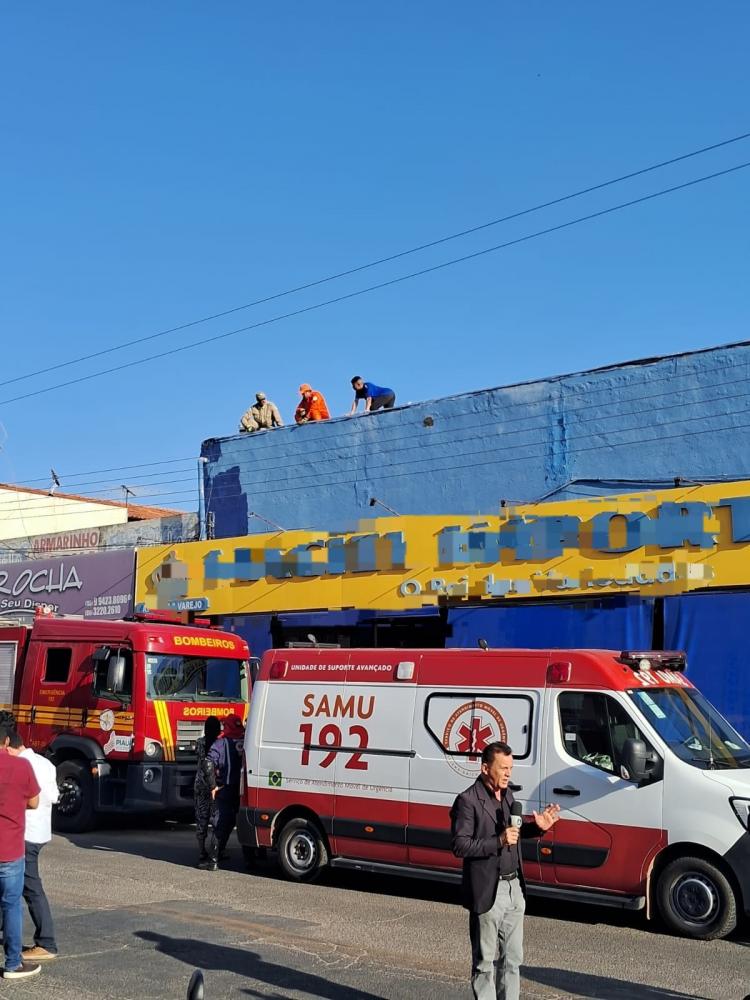 Pintor sofre descarga elétrica em fachada de loja de Teresina: Corpo de Bombeiros e SAMU fizeram o resgate da vítima
