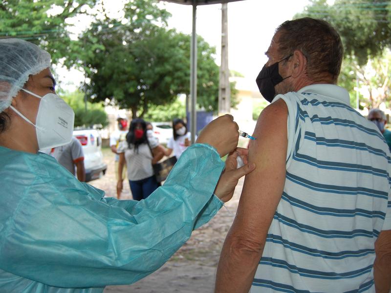 Idosos de 75 anos podem tomar vacina contra a gripe nesta segunda-feira (24), Teresina-PI