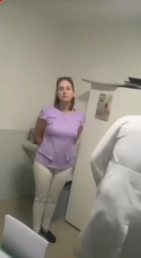 Jovem é agredida por mulher de médico durante consulta ginecológica em clínica de Pernambuco
