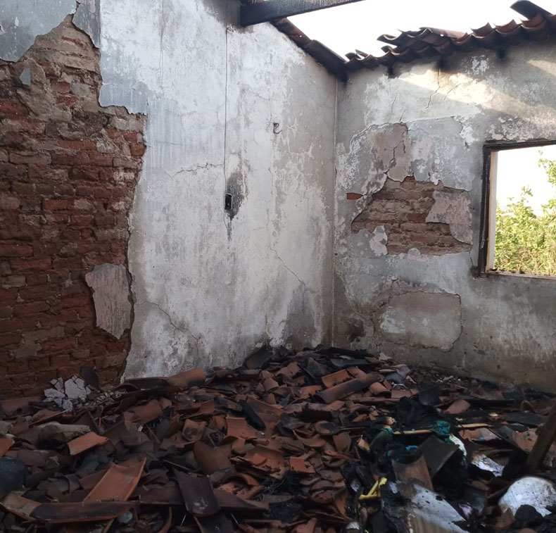 Idosa incendeia casa ao tentar matar aranha na zona rural de Picos