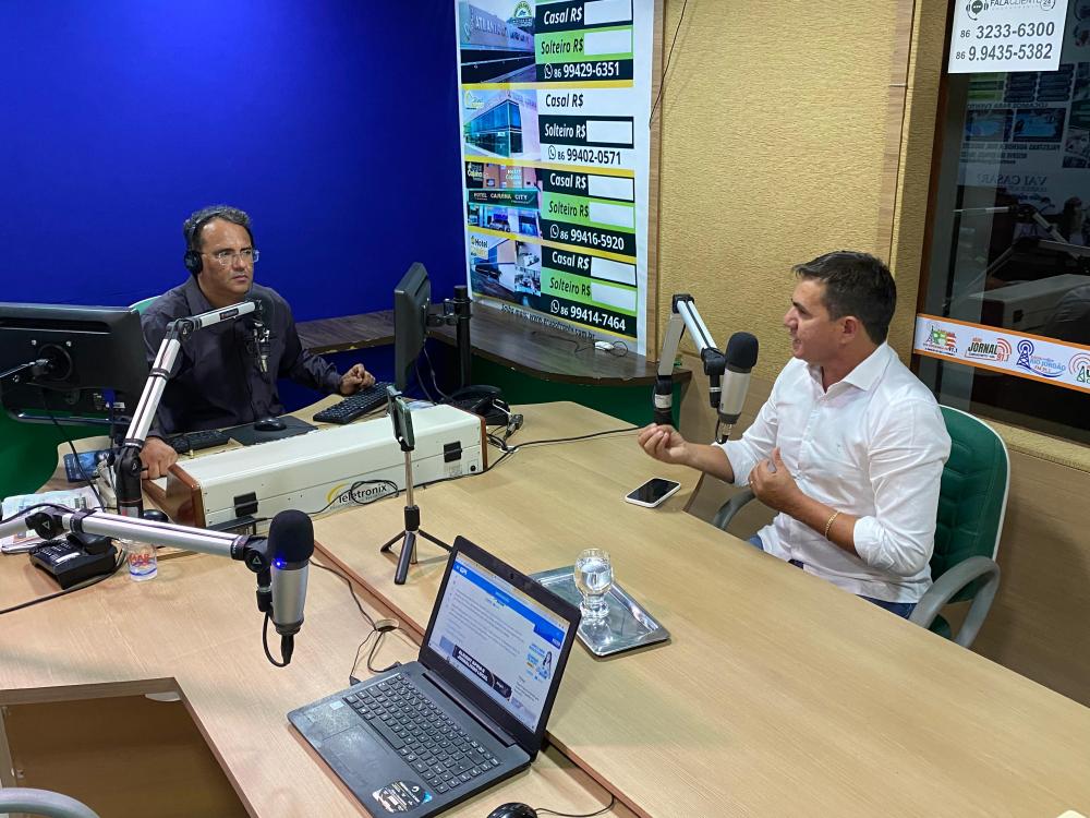 Prefeito Hilton Gomes fala de projetos desenvolvidos em sua gestão e dos festejos na cidade