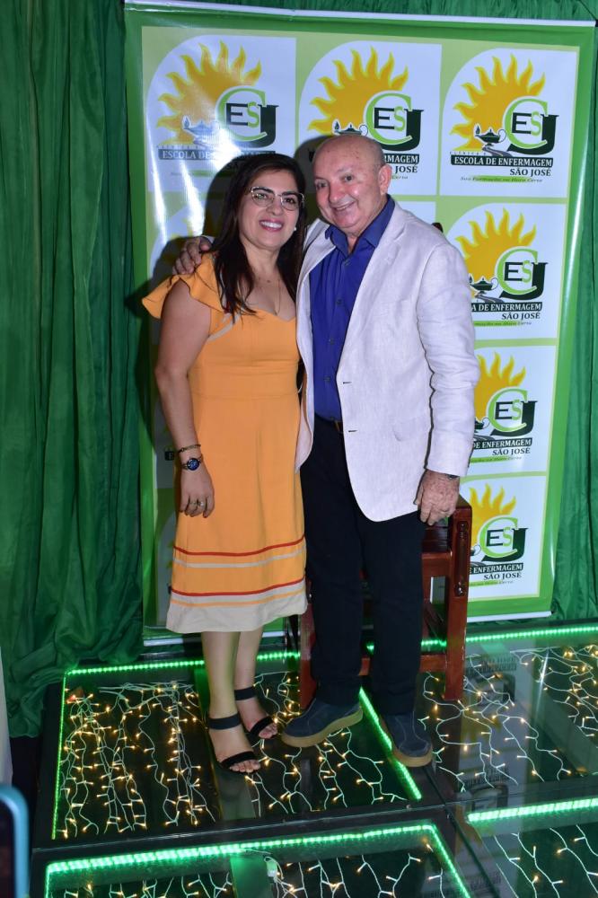 Escola são José realiza entrega de jaleco aos formandos do curso técnico em enfermagem