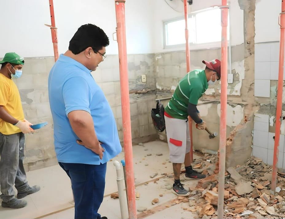 Prefeito Maxwell da Mariínha visita obras do Instituto José Gil Barbosa e destaca importância de investimentos para a saúde em Altos