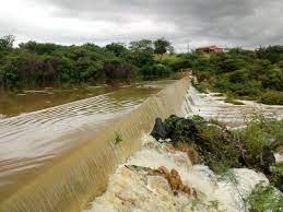 Barragem transborda e famílias ficam desabrigadas em Caridade do Piauí