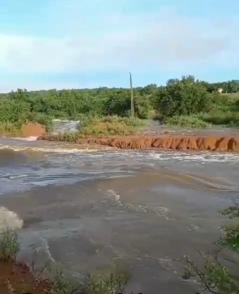 Barragem de Massapê do Piauí rompe e deixa pessoas isoladas 