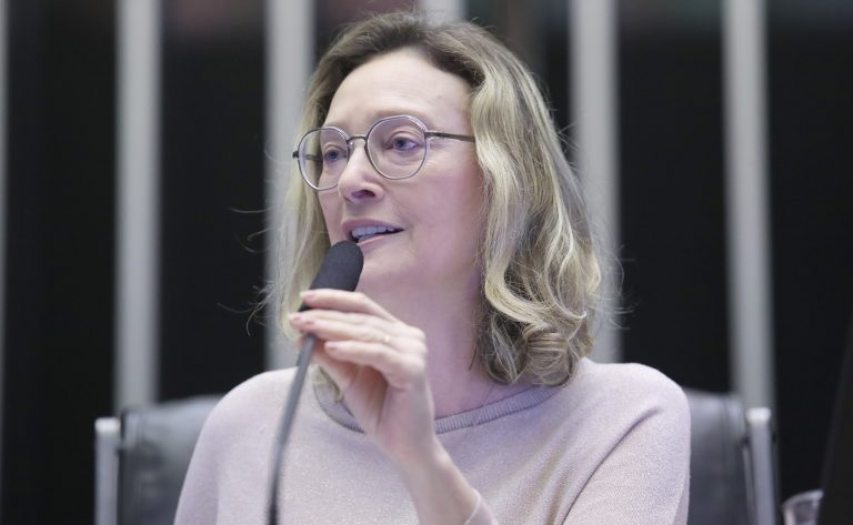 Brasil precisa criar política de cuidados para reduzir sobrecarga das mulheres, defende especialista