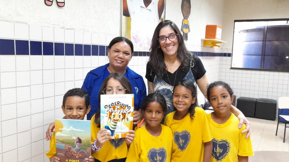 Escritora Eulália Teixeira encanta crianças da LBV em comemoração ao Dia Nacional do Livro Infantil