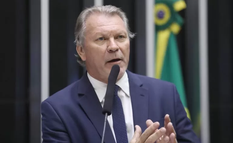 Projeto permite que beneficiário mantenha Bolsa Família se trabalhar com contrato temporário