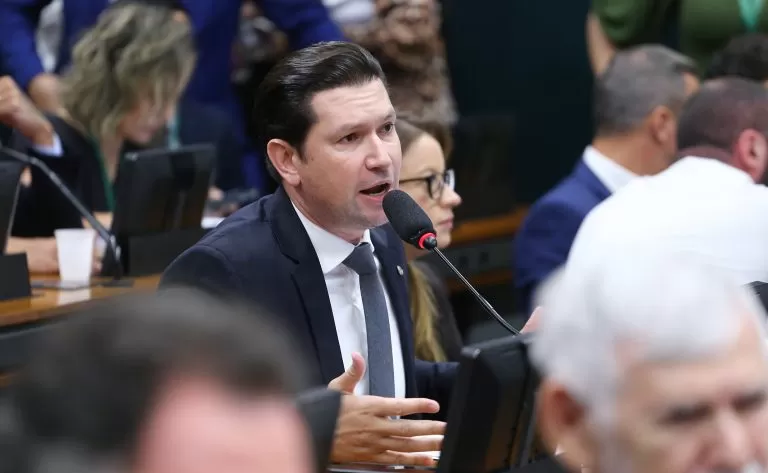 Comissão de Defesa do Consumidor debate regulamentação do trabalho de motoristas de aplicativo