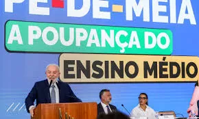 Pé-de-Meia: Lula vai ampliar ação de incentivo financeiro a estudantes