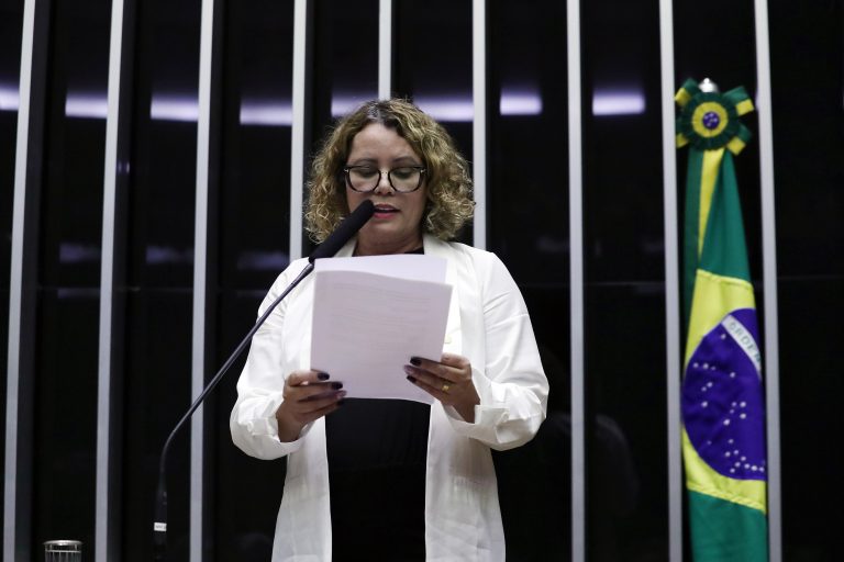 Câmara aprova projeto que garante a mulheres grávidas e no pós-parto a continuidade do Bolsa-Atleta