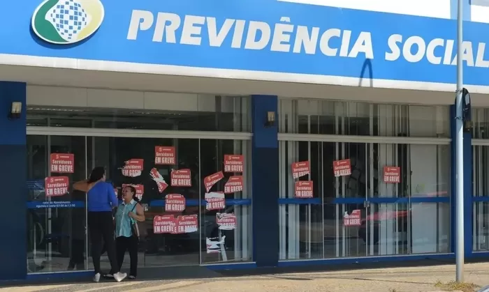 Servidores do INSS firmam acordo com governo federal, mas entidade afirma que greve será mantida
