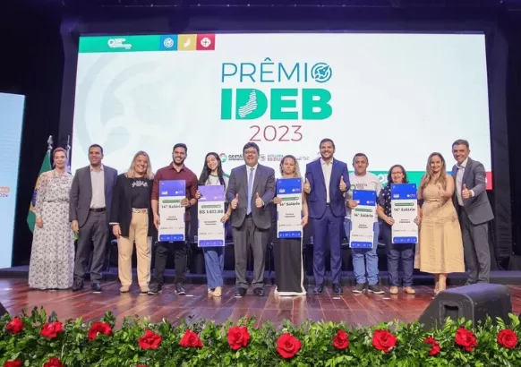 Governo pagará 14º salário a servidores e ex-alunos de escolas piauienses com melhores notas no Ideb