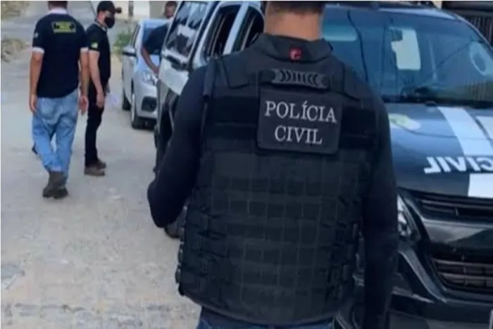 Mulher é presa após sequestrar filhos que estavam com mãe adotiva