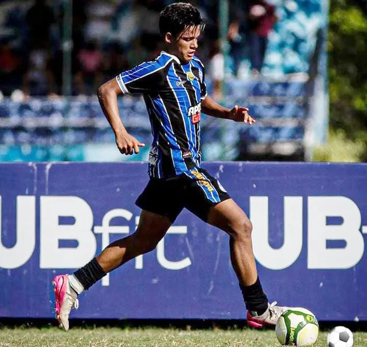 Jovem de Coroatá brilha no futebol nordestino e conquista torcida