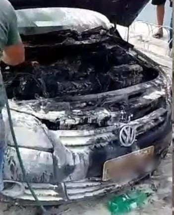 Mulher fica ferida em colisão entre caminhão e moto no centro de Coroatá