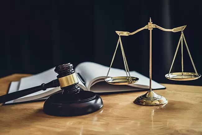 Justiça determina que namorado de influenciador preso por atropelamento pague pensão para filhas de vítima