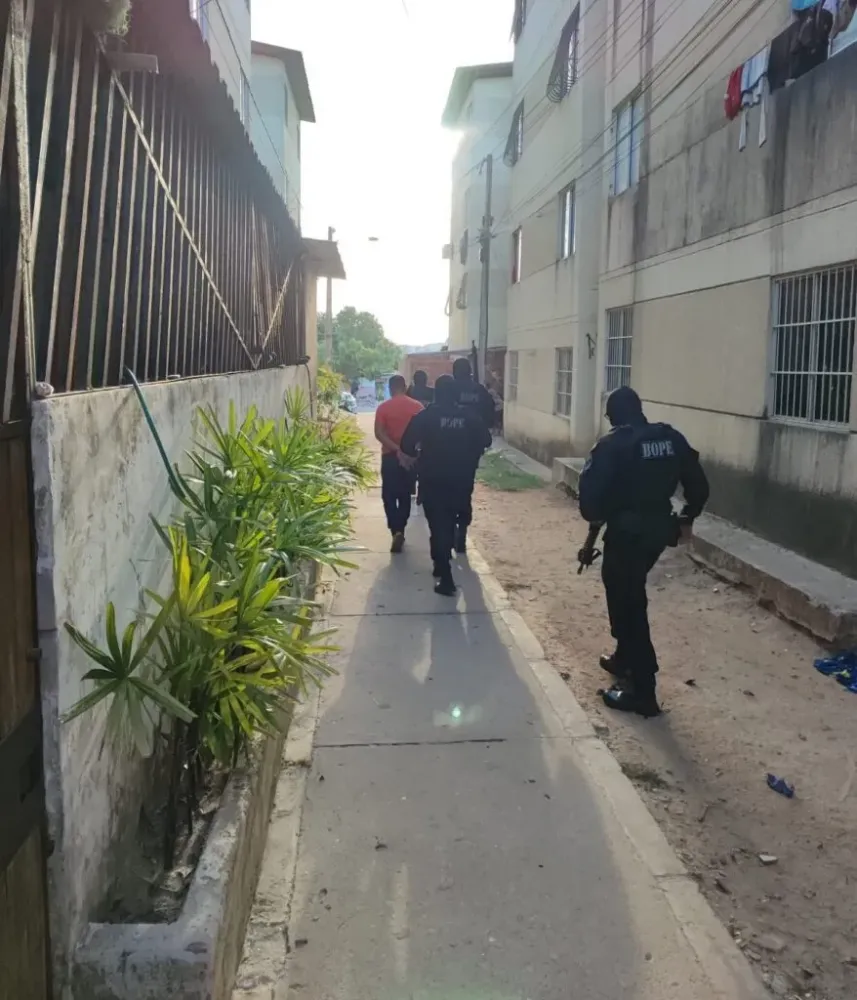 Homem suspeito de produzir documentos falsos para facção criminosa é preso no Ceará