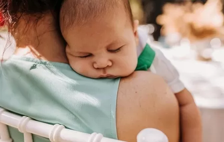 Senado aprova licença maior para mães de recém-nascidos com deficiência