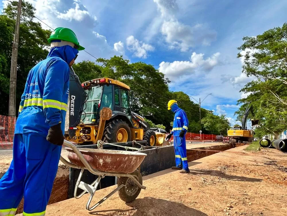 Trechos com obras de implantação de rede coletora de esgoto recebem serviços no fim de semana
