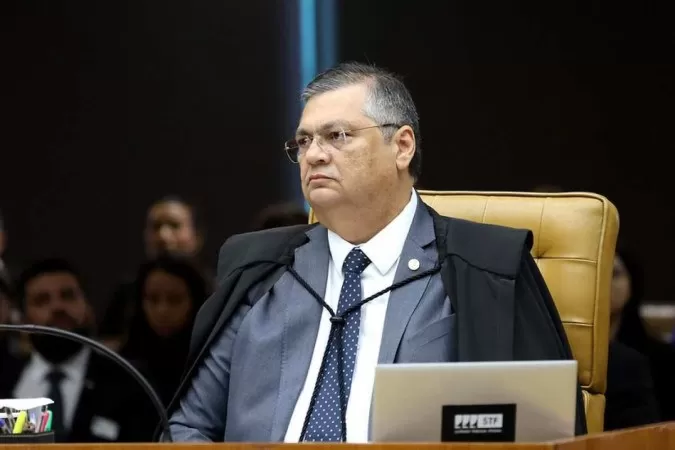 Flávio Dino suspende pagamento de R$ 4,2 bilhões em emendas de deputados e senadores
