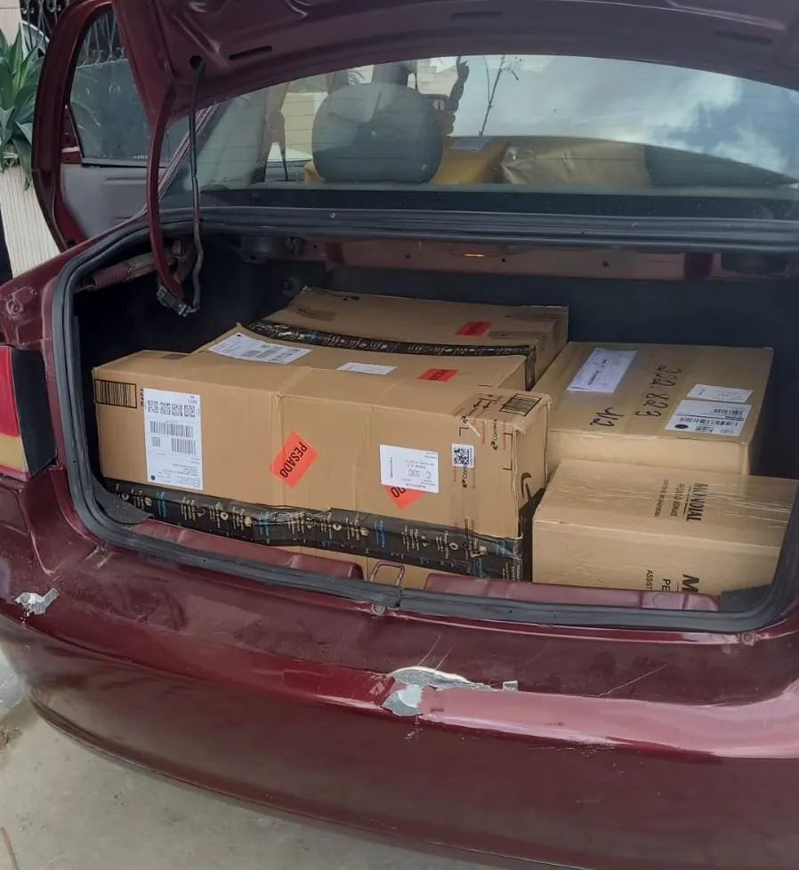 Entregador terceirizado dos Correios e comparsa são presos por furto de encomendas no Ceará