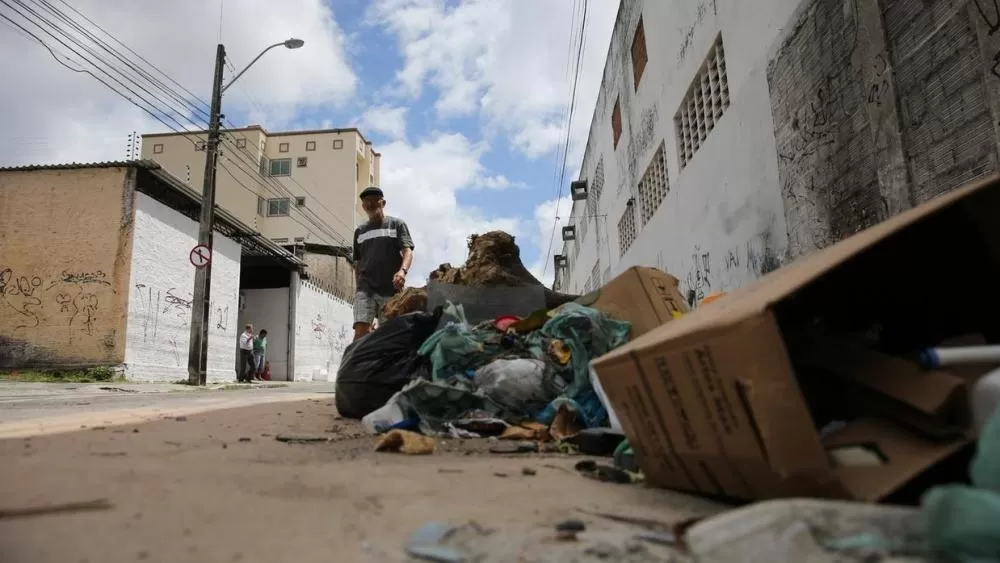 Taxa do Lixo em Fortaleza: com ‘nome sujo’, 70 mil pessoas entram na dívida ativa por não pagarem tributo