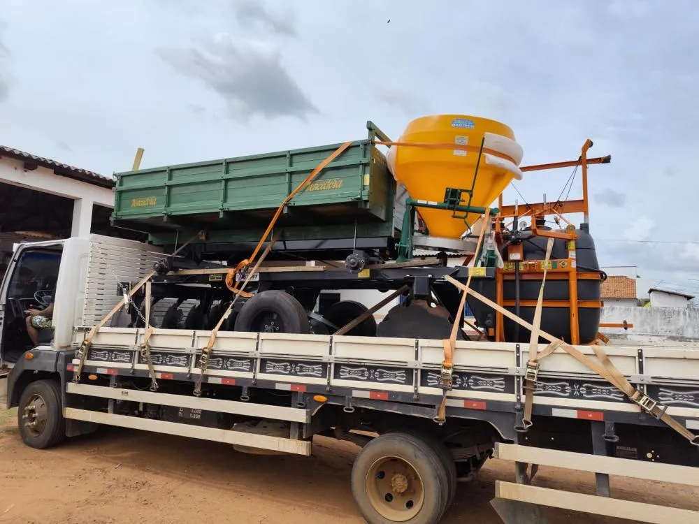 Prefeitura de Barras Recebe Novos Equipamentos para Agricultores do Município