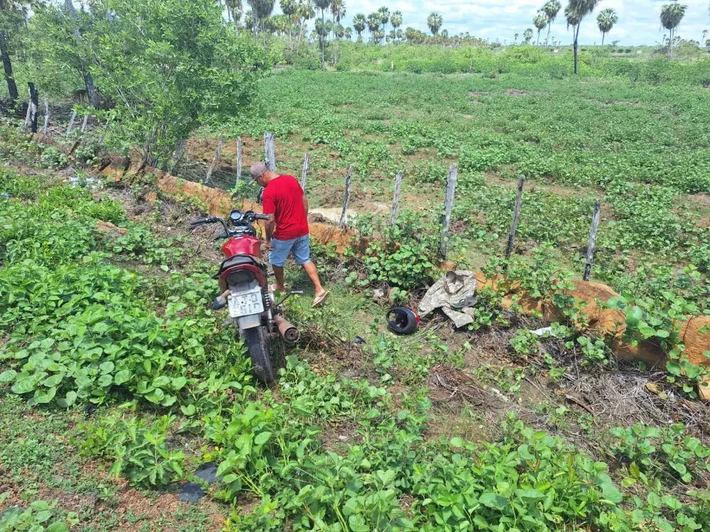 PM de Cabeceiras apreende moto roubada que estava em poder de traficante
