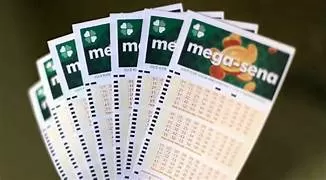 Dinheiro na mão: cliente que teve bilhete furtado retira prêmio 
