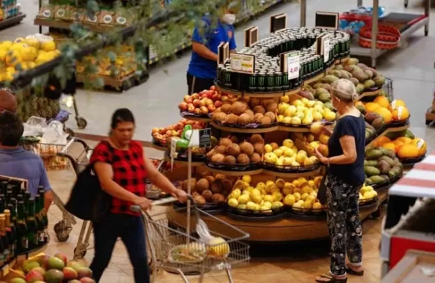 Governo elabora mudanças no vale-alimentação e refeição para baratear alimentos