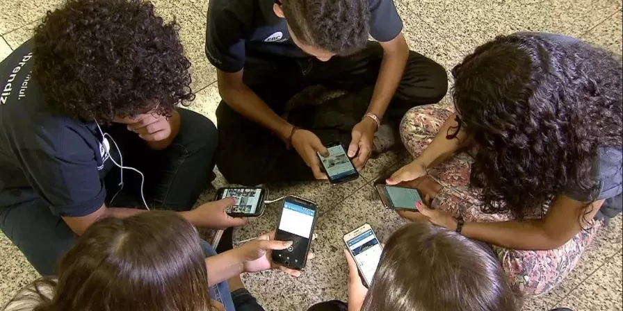 Volta às aulas sem celular: veja como vai funcionar a nova lei