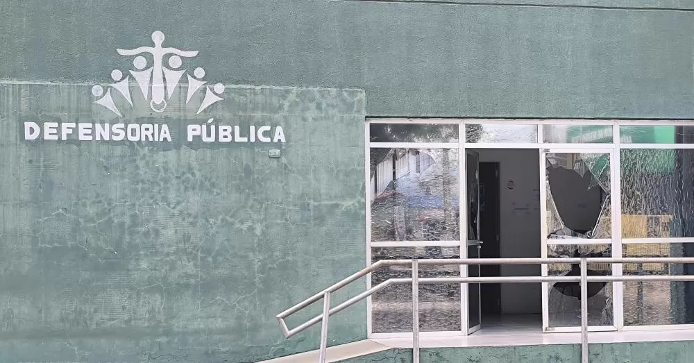  Homem depreda sede da Defensoria Pública em Barras após revolta com decisão judicial sobre guarda dos filhos