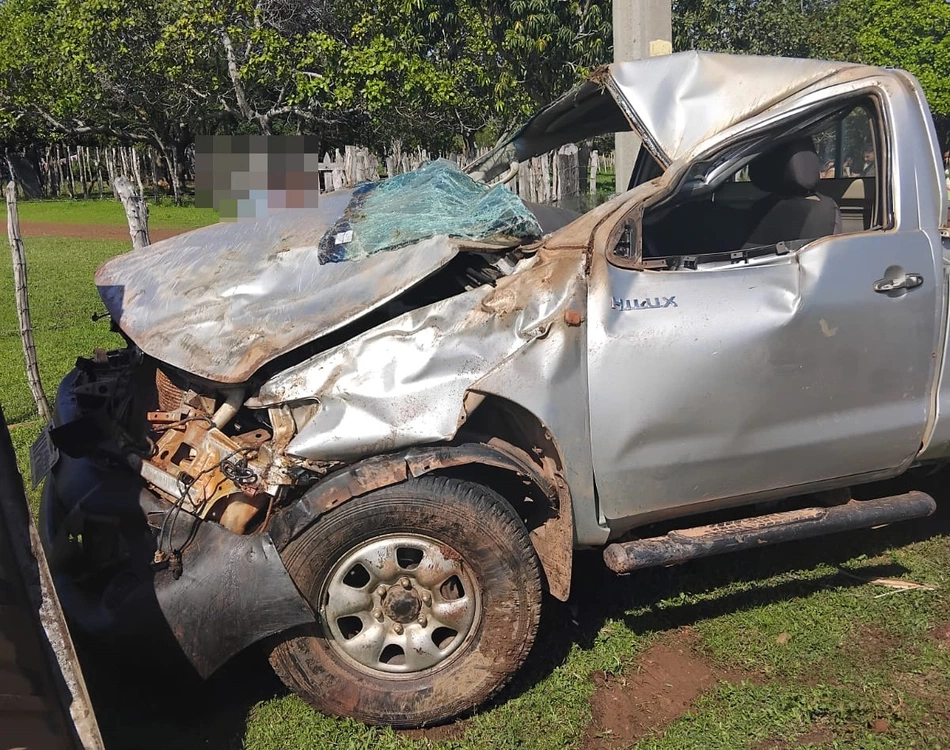 Acidente com caminhonete deixa três feridos em zona rural de Esperantina