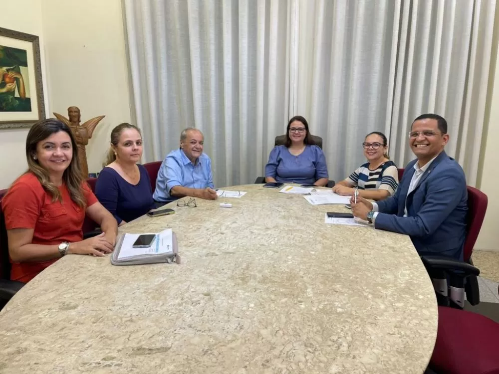 Silvio Mendes anuncia reajuste salarial para professores da rede municipal de ensino de Teresina