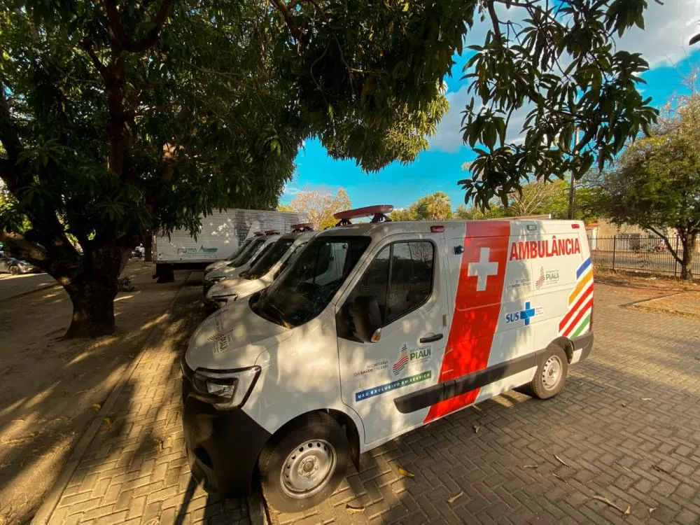 Nova ambulância reforça atendimento no Hospital Regional Leônidas Melo em Barras