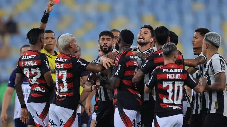 Pancadaria generalizada marca clássico carioca de forma negativa no Maracanã