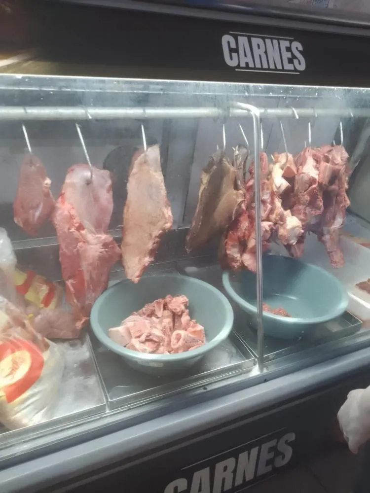 Vigilância Sanitária retira mais de 400 itens vencidos do comércio em Barras