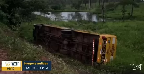 Dois adolescentes morrem em acidente entre moto e ônibus escolar em Bacabal