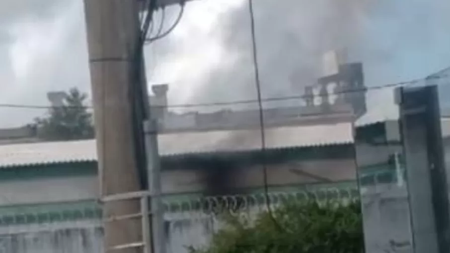 Detentas ateiam fogo em colchões e deixam presídio em chamas