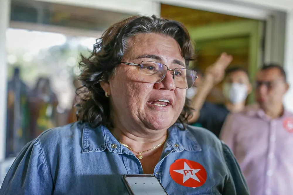 Homem responde a processo por injúria contra prefeita Jôve Oliveira