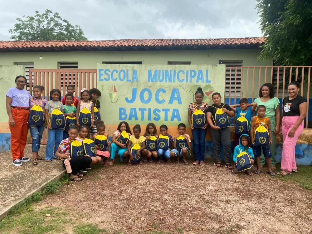 Com a ajuda da população, 405 crianças recebem kits escolares da LBV