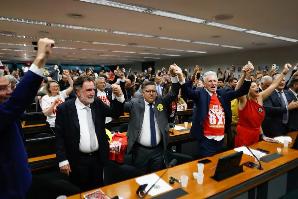Comissão aprova fim da escala de trabalho 6x1