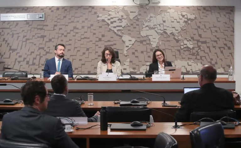 Especialistas defendem atualização legislativa e fiscalização contra fake news nas eleições