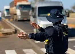 PRF inicia Operação Corpus Christi com reforço da fiscalização nas rodovias federais