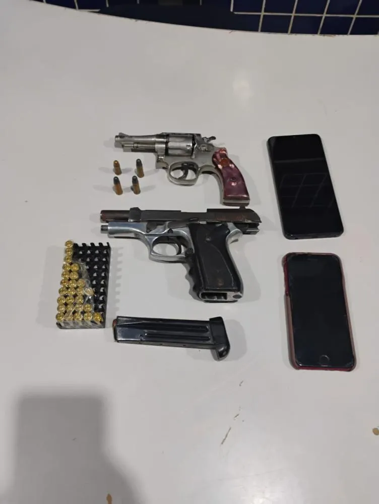 Homem é preso por porte ilegal de armas de fogo durante abordagem da PM em Pajeú do Piauí