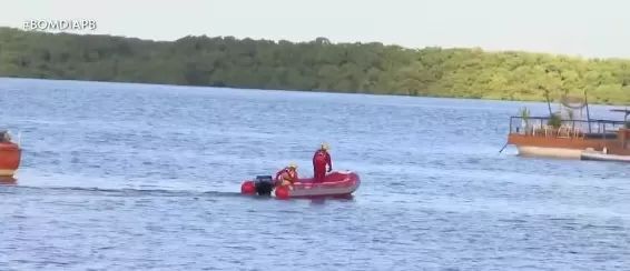 Bombeiros retomam buscas por homem que desapareceu nas águas da praia do Jacaré, na PB